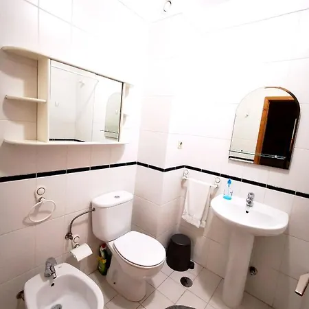 Apartment With 2 Bedrooms In Braga With Wonderful City View Balcony And Wifi 40 Km From The Beach شقة